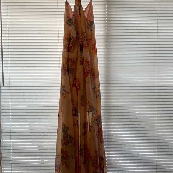 Maxi - Picture 4 of 4